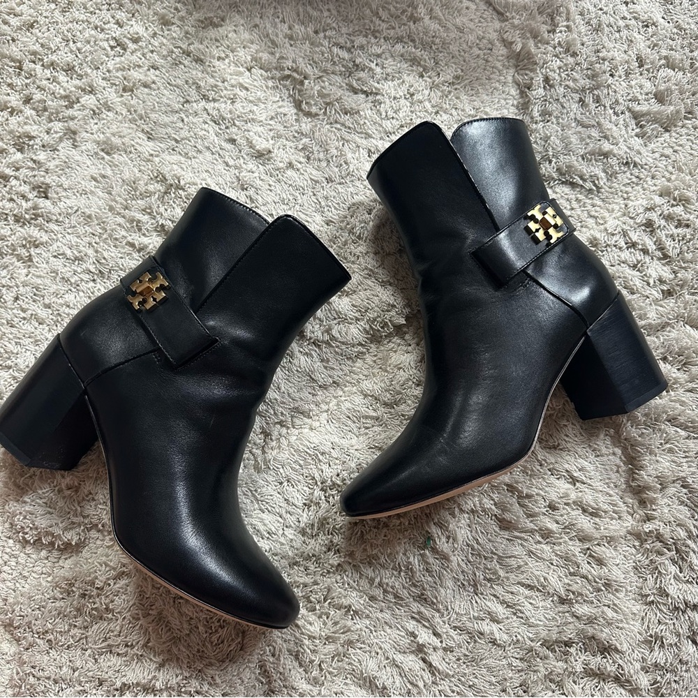 Tory Burch Kira Black Leather Ankle Boots 7 gold logo ankle short heeled - Picture 3 of 14